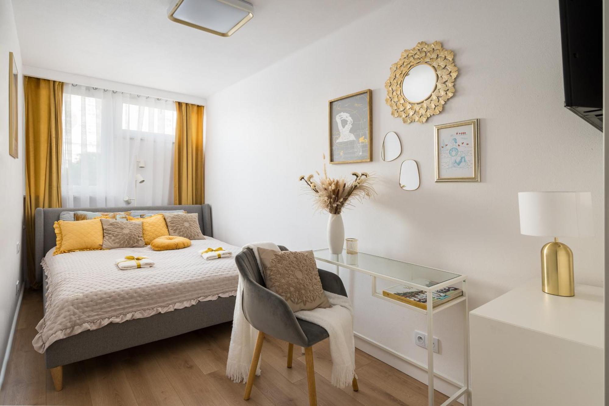 Gold Premium Central Suite 950 M To Central Station Parking Варшава Екстер'єр фото